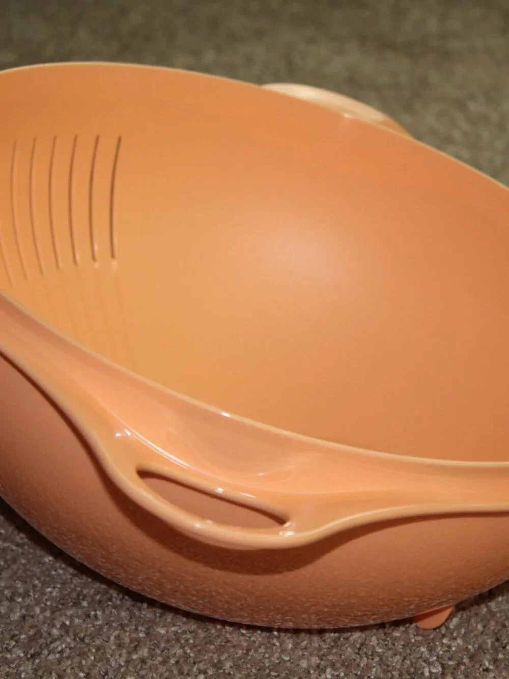 Tupperware Thatsa Colander Strainer Peach 3.75L 3.25Qt NEW 7562A-2